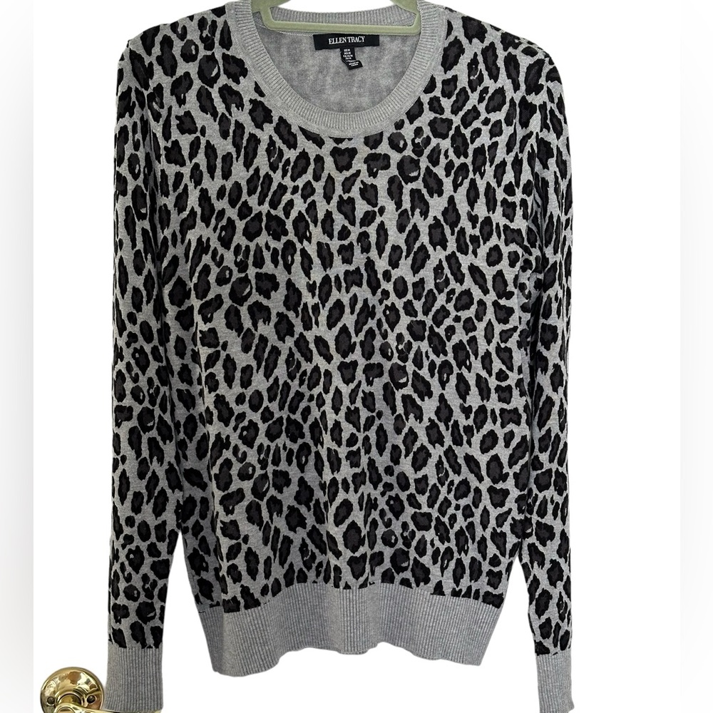 Ellen Tracy Leopard Print Sweater Size Medium